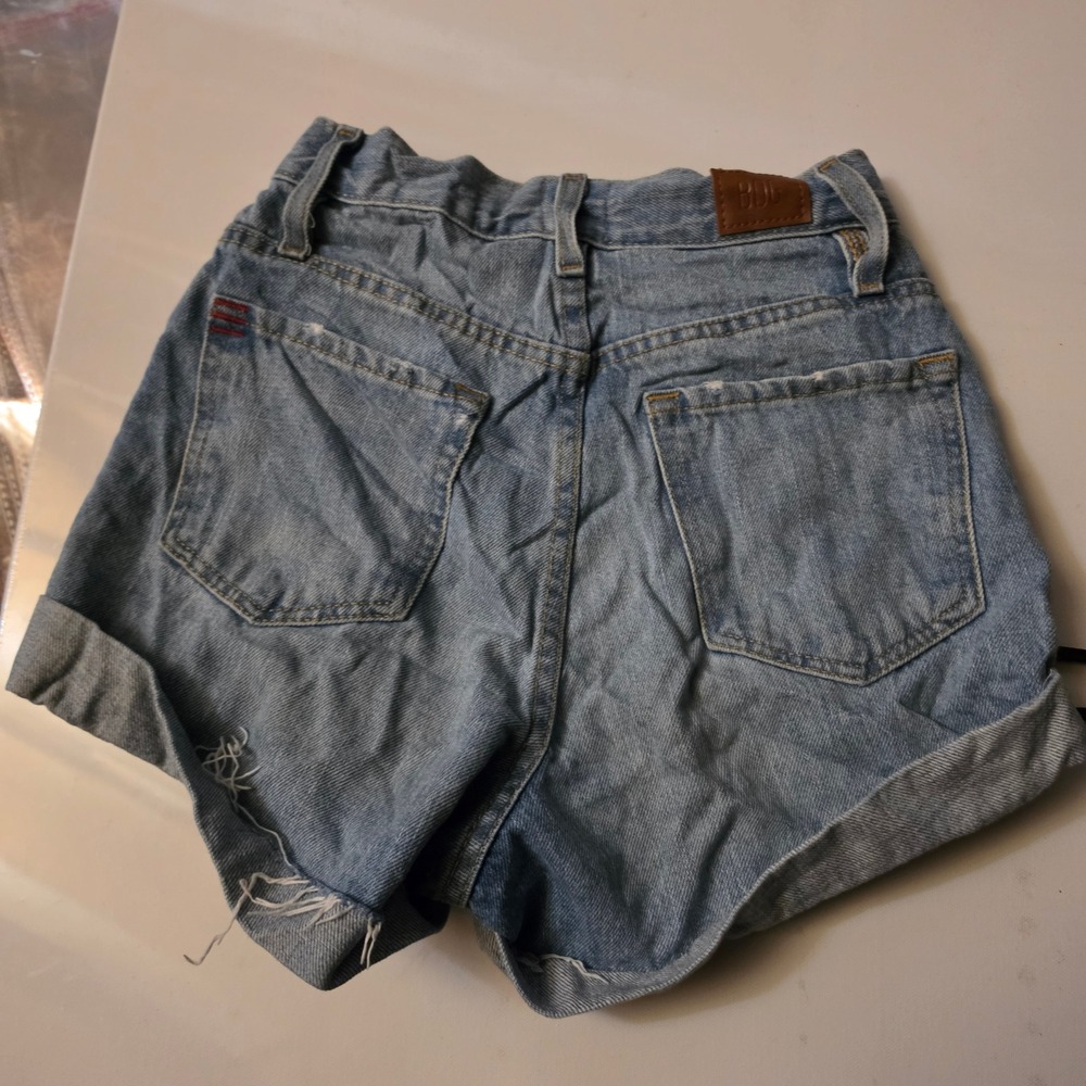 BDG Urban Outfitters Mom High Rise Denim Shorts Light Wash Blue Cuffed Size 24 - Picture 4 of 5